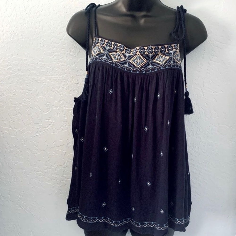 EUC- Miss Me Tassle Tie Embroidered Tank Top